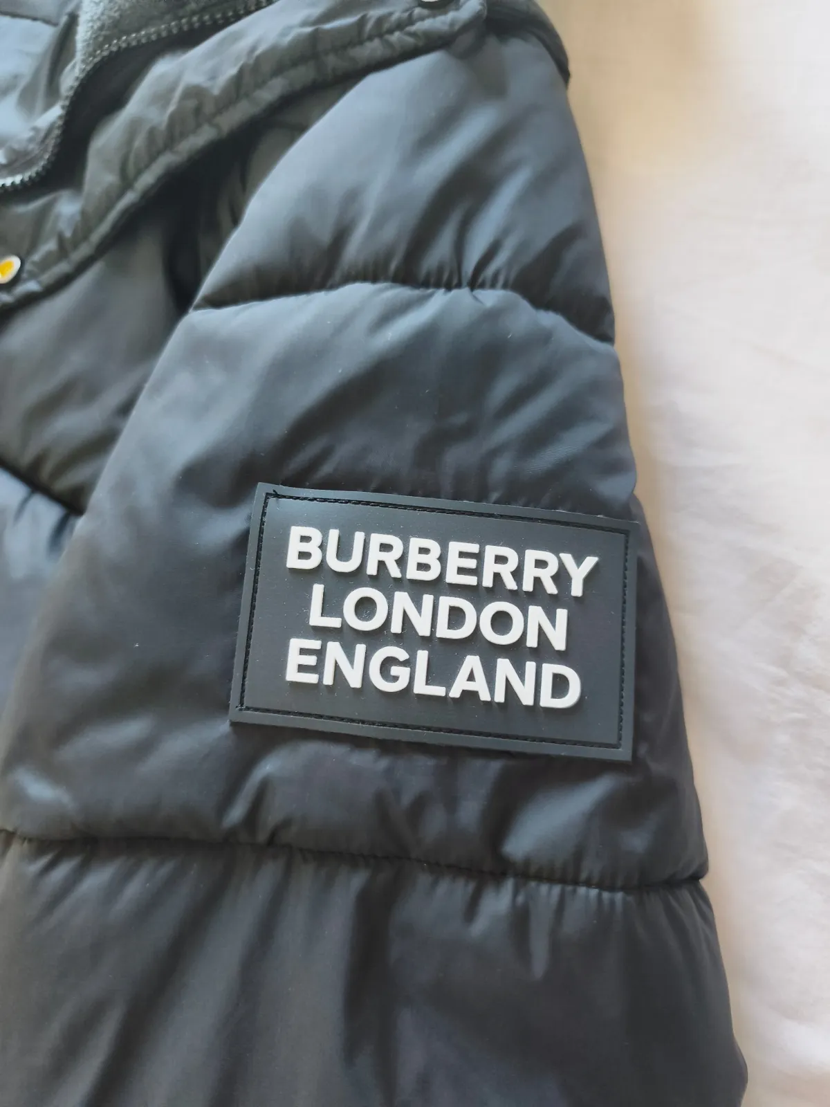 Doudoune noire Burberry – Taille M – Neuve sans étiquette – Burberry – taille M 9