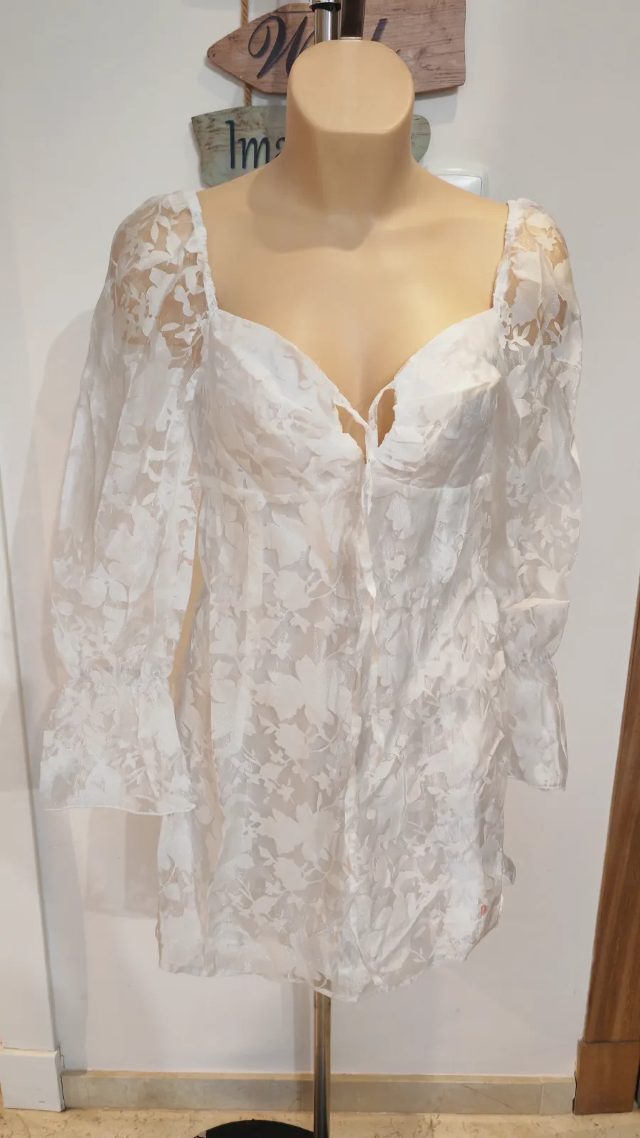 Vestido corto blanco con encaje floral y mangas abullonadas – Cider – taille L 2