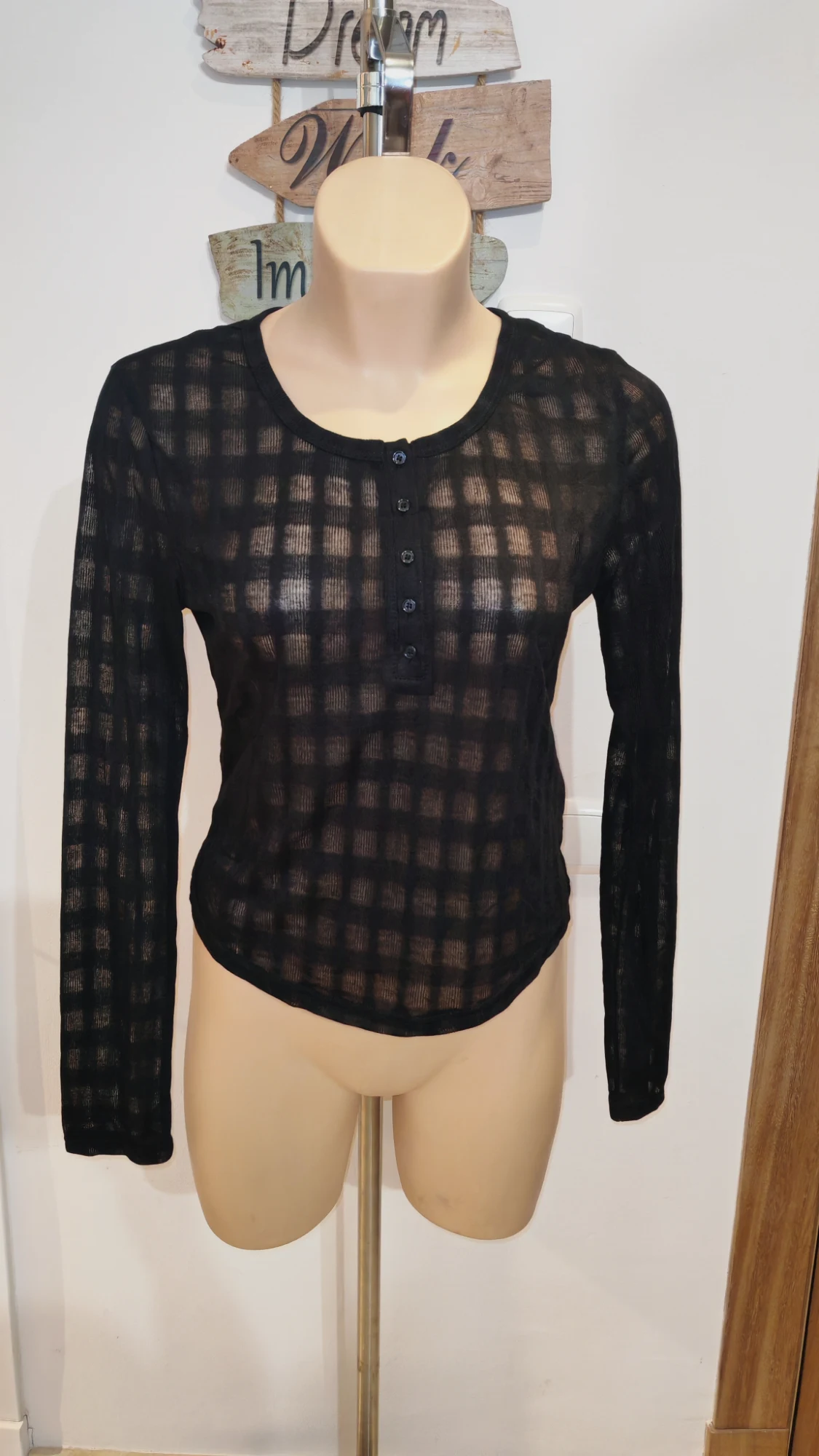 Camiseta de manga larga semitransparente negra
