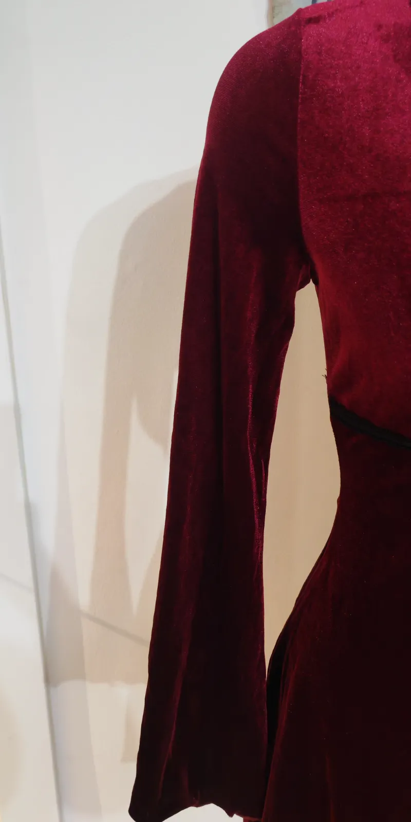 Vestido corto de terciopelo burdeos con encaje – Cider – taille XS 4