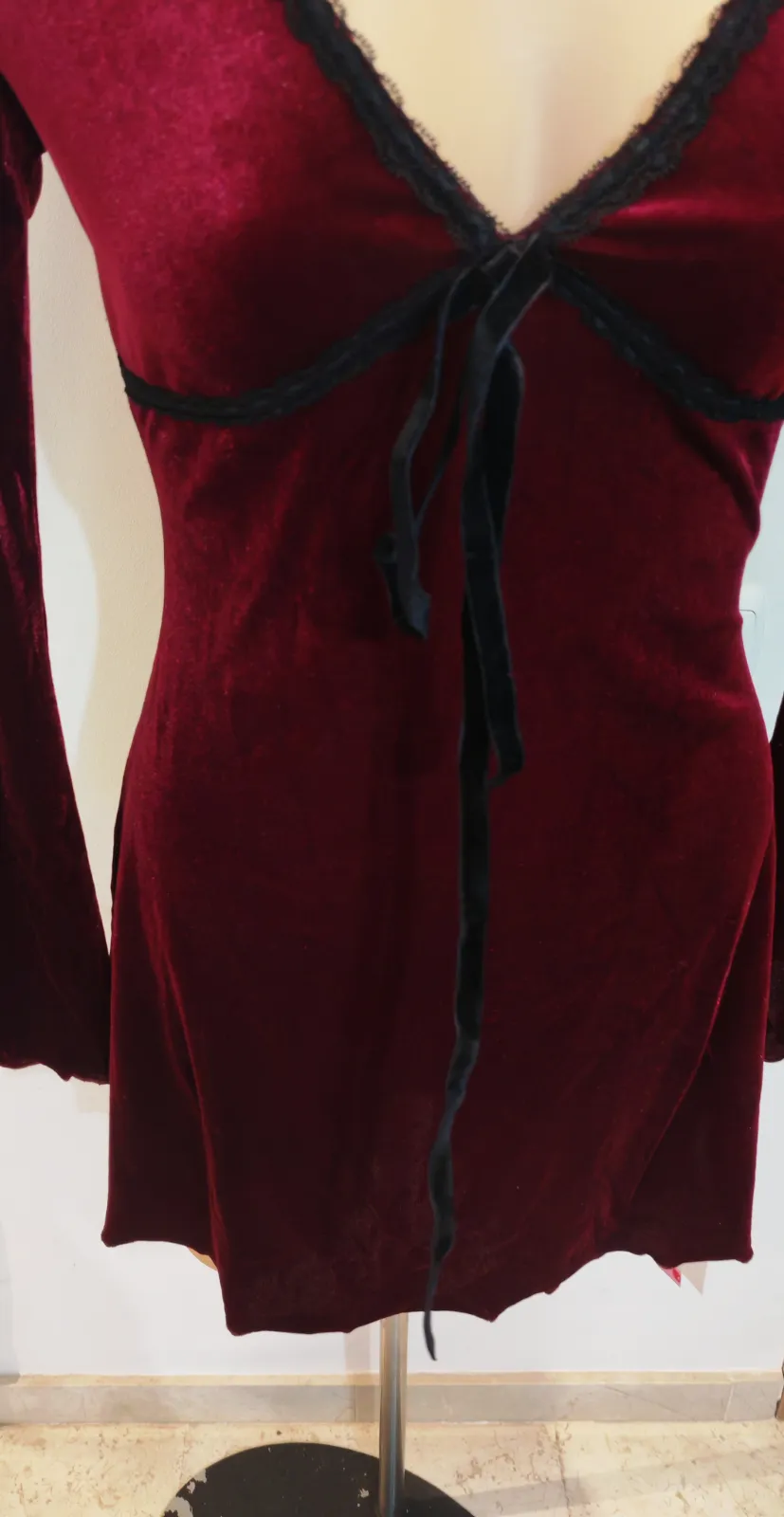 Vestido corto de terciopelo burdeos con encaje – Cider – taille XS 3