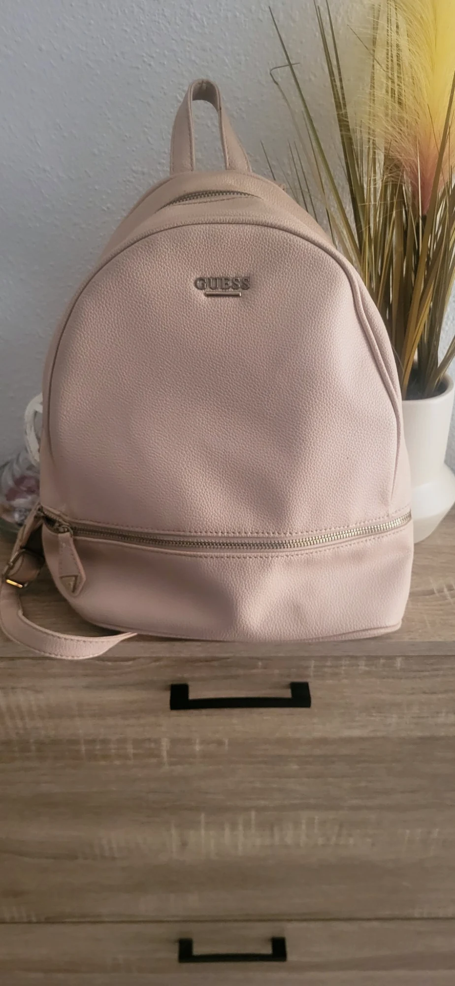 Sac à dos Guess rose poudré en cuir grainé