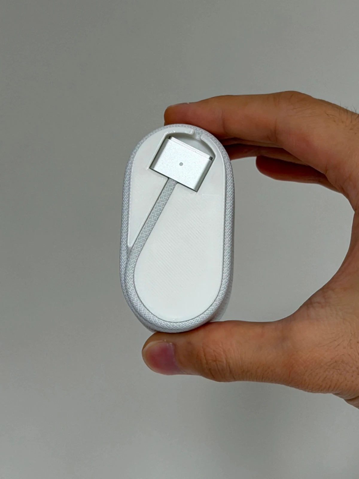 Organisateur de câble MagSafe MacBook – Apple 2