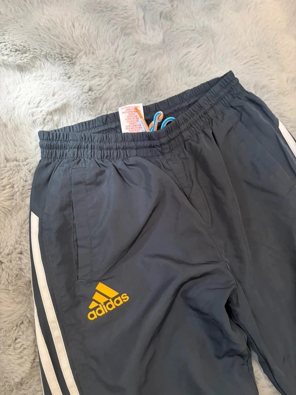 Magnfique Pantalon de survêtement Adidas noir 14 ans – adidas – taille Taille unique 4