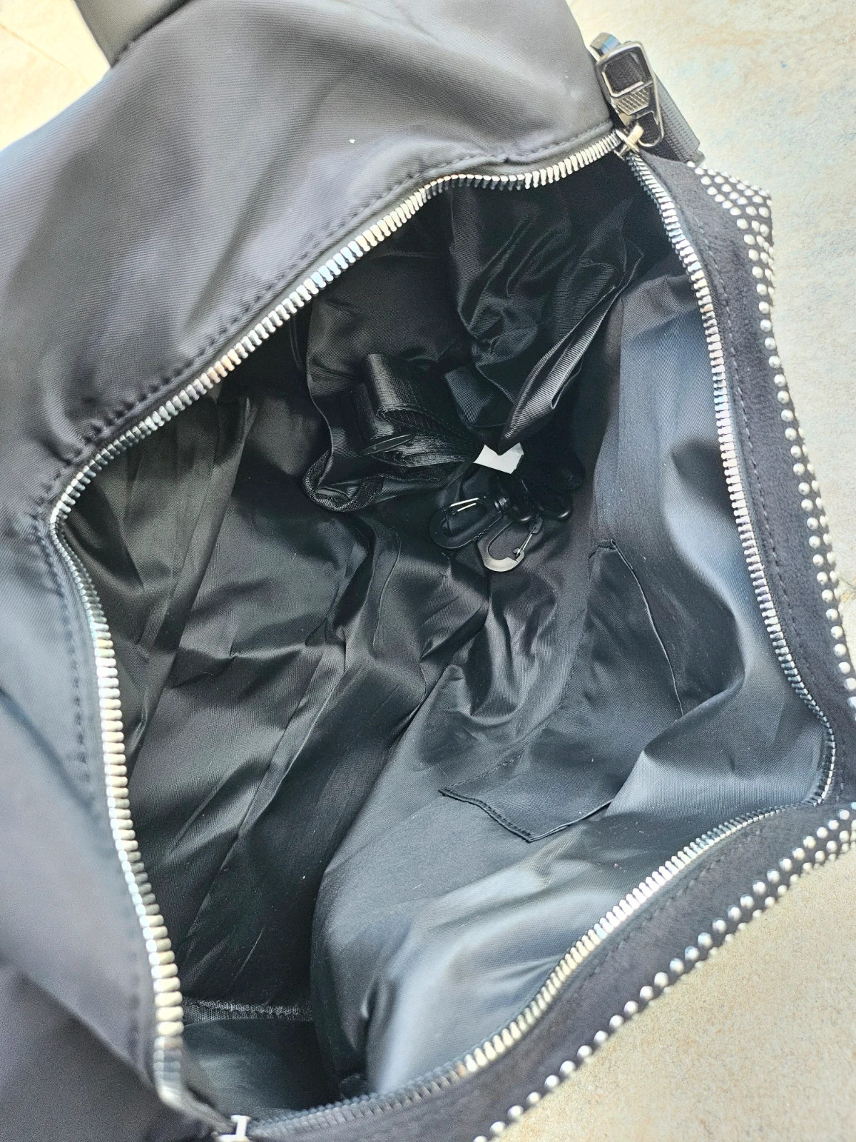 Brand new travel bag with shoe compartments – boutique independent 3