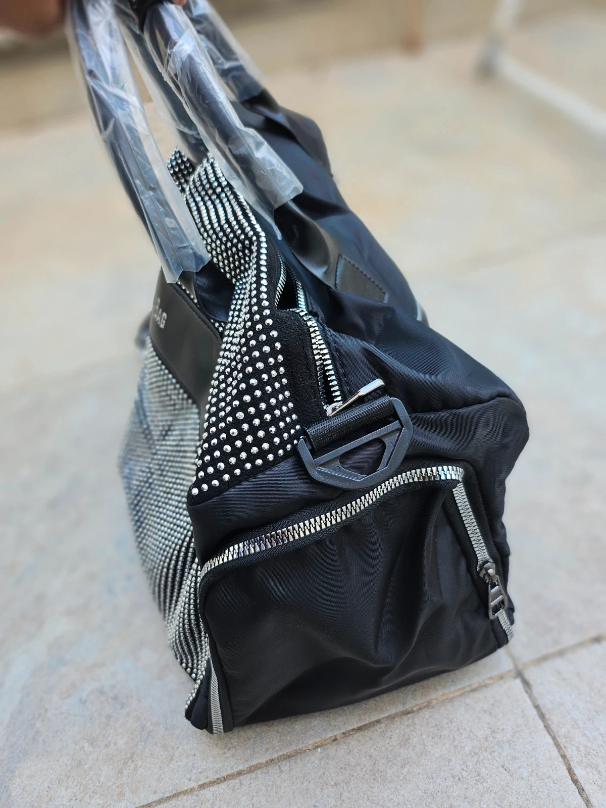 Brand new travel bag with shoe compartments – boutique independent 2