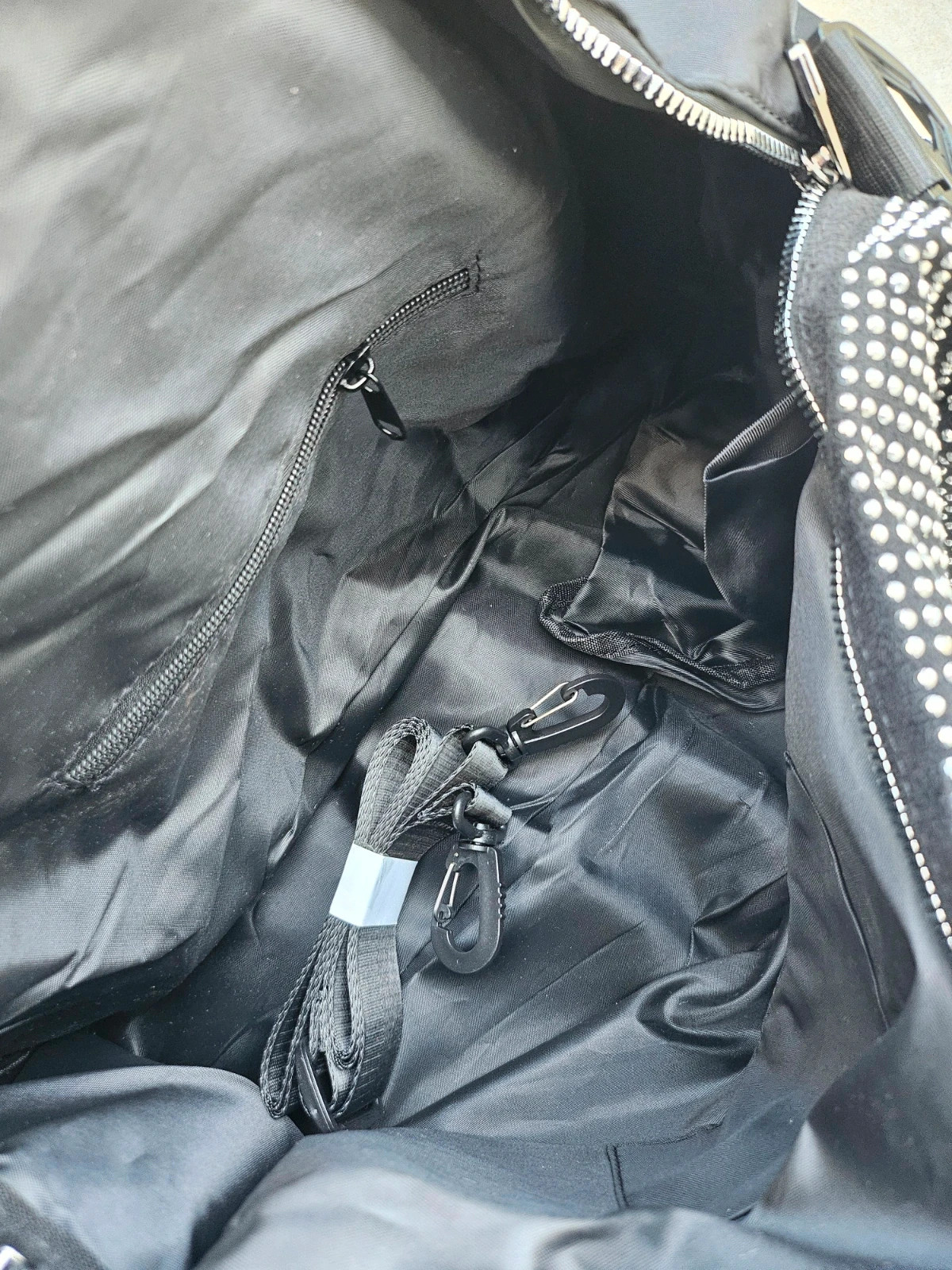 Brand new travel bag with shoe compartments – boutique independent 4