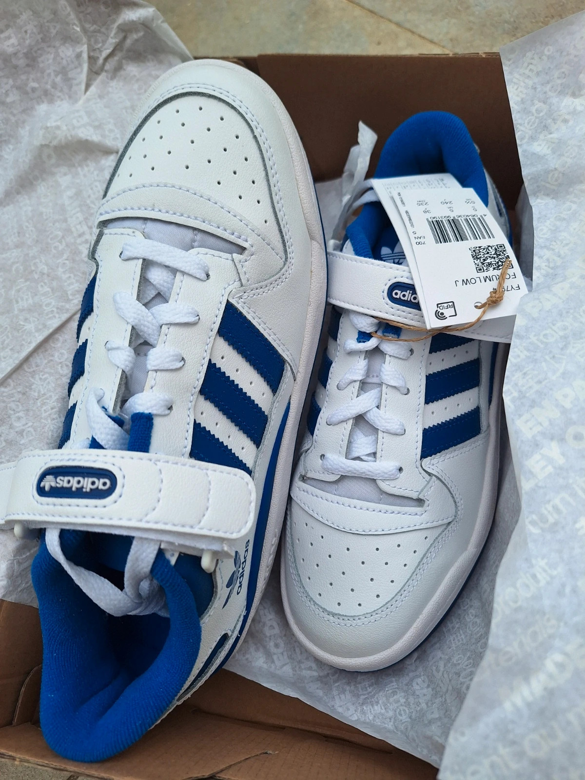 Adidas shoes new with tag 38