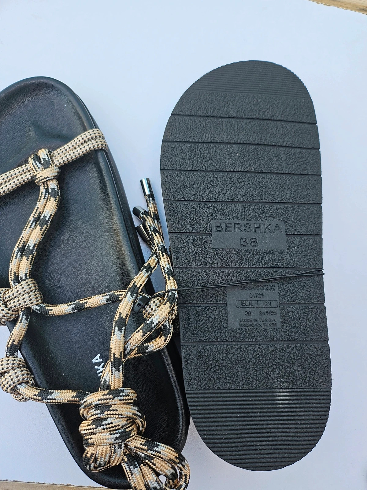 New with tag bershka Sandals 38 – Bershka – taille 38 5