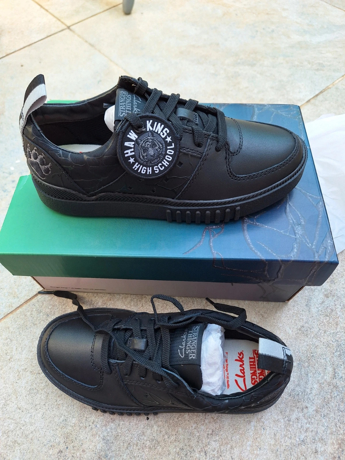 Hawkings heigh sachool shoes 32