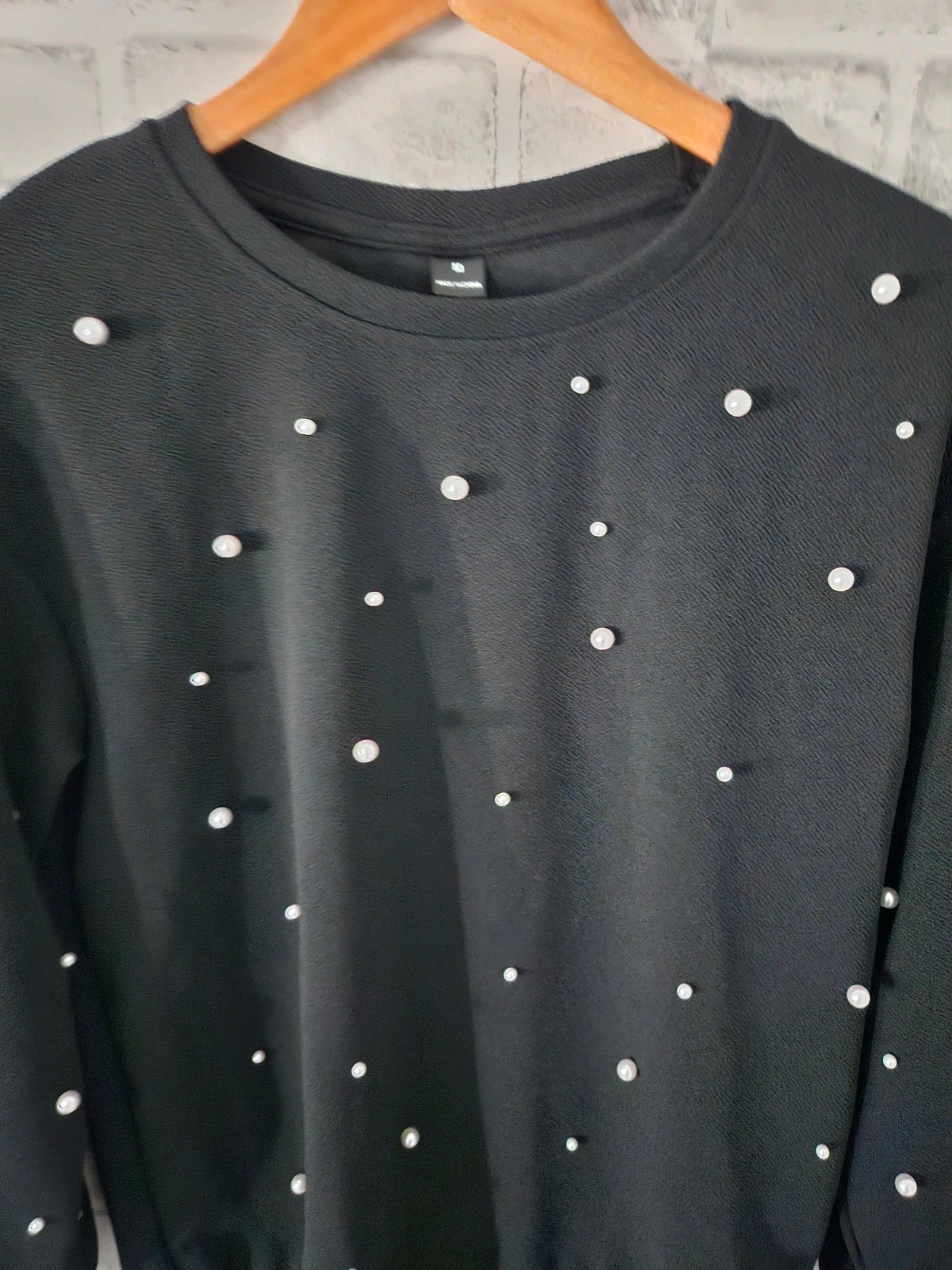 Faux pearl beeded pull m size – boutique independent – taille M 3
