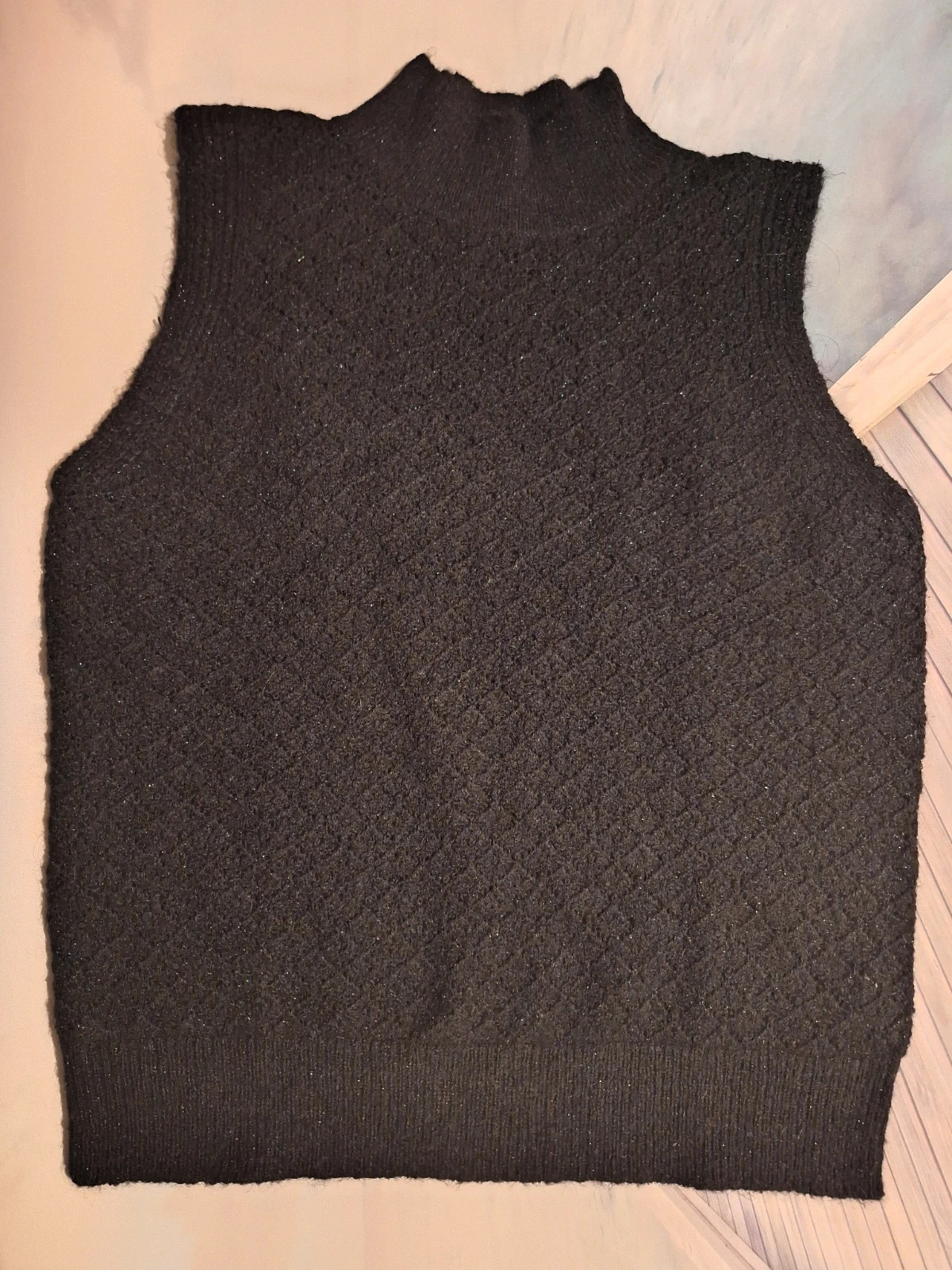 Sliveless sweater for women