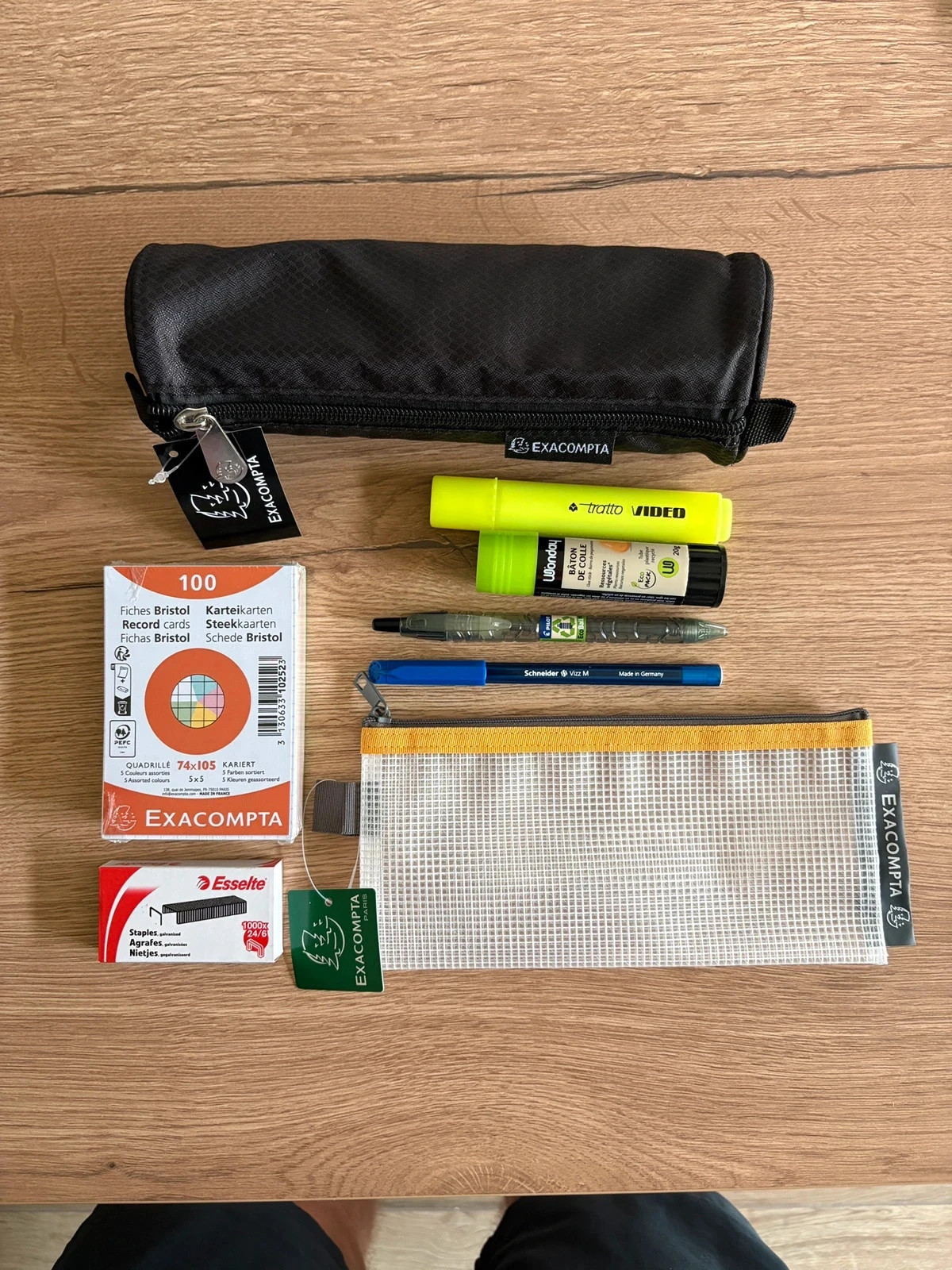 Lot fournitures de bureau ou d’école & divers