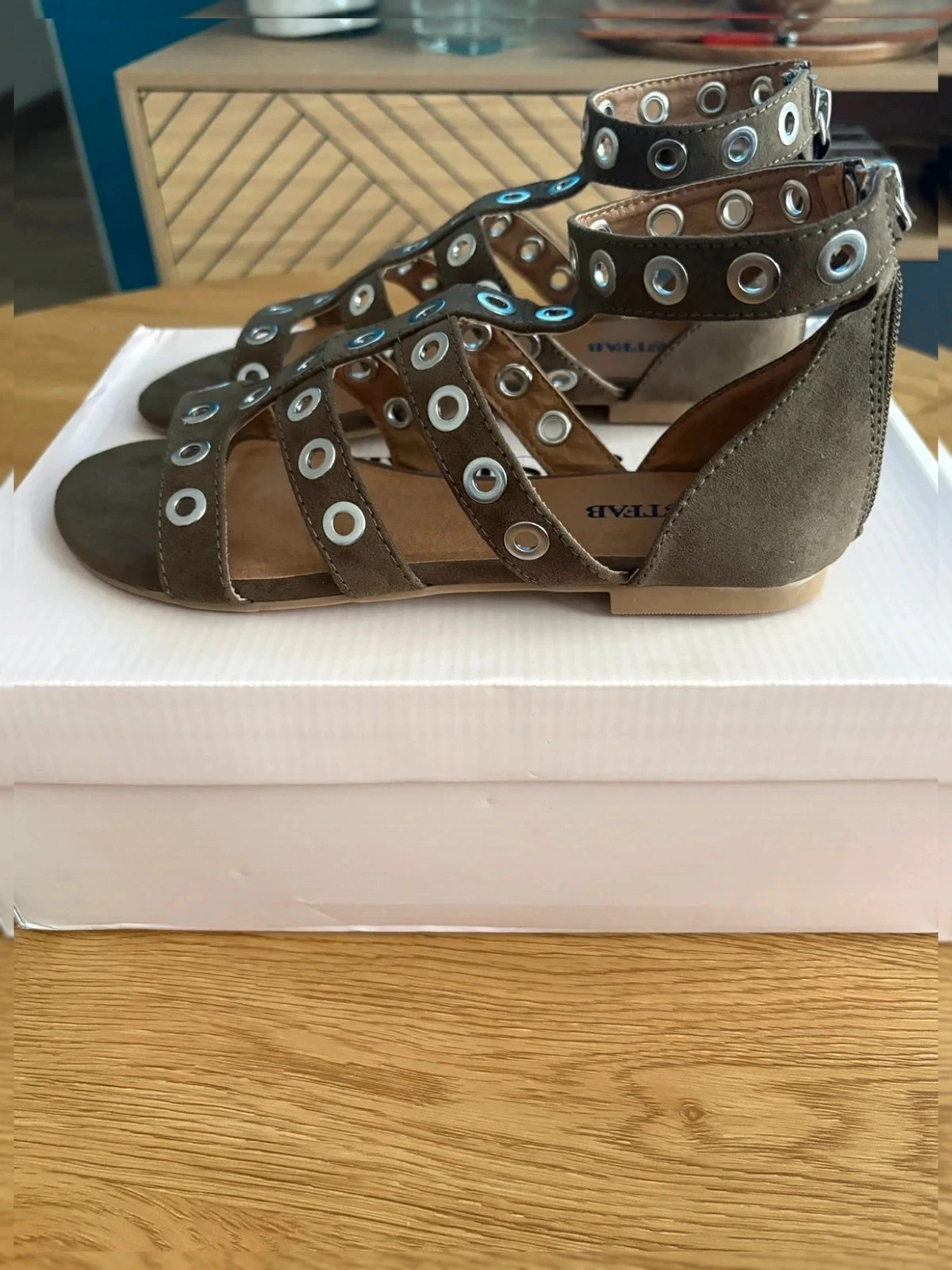 Sandales JustFab Yuchina – Kaki/Olive – Pointure 36.5 – Neuves avec boîte – JustFab – taille 36.5 3