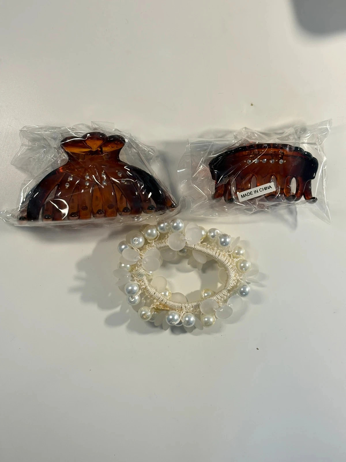 lot de 2 pinces à cheveux écaille + chouchou perles blanches - neuf