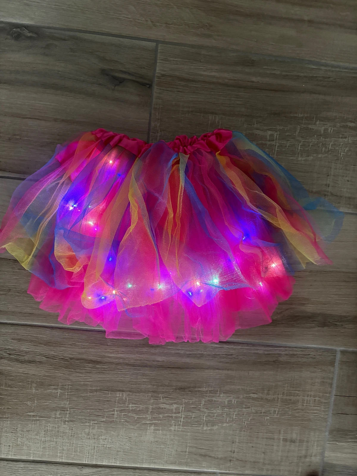 Tutu LED lumineux Kefiyis - arc-en-ciel & rose fuchsia 🩰 (valeur 12€) – Amazon – taille 3 ans / 98 cm 2