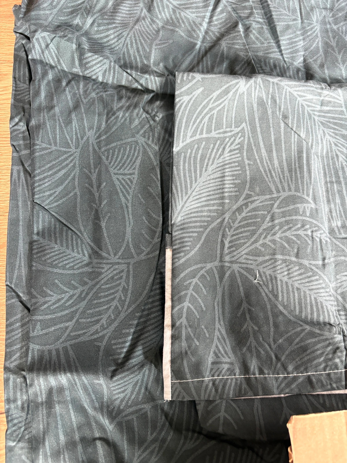 Parure de lit Solena Premium Bedding 240/220 cm - motif feuilles bleu foncé – Solena – taille King Size (220-240 cm x 220-260 cm) 5