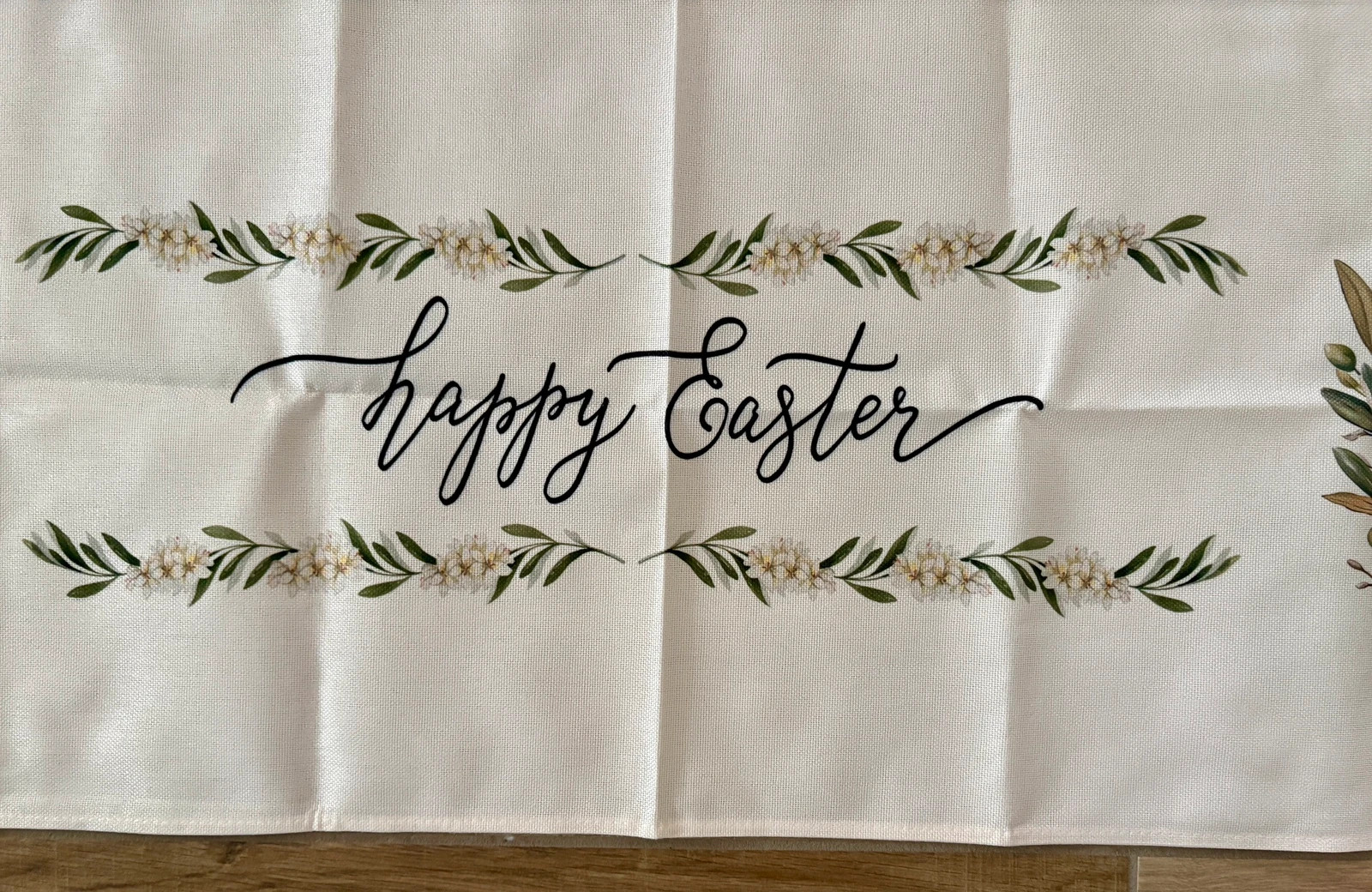 Chemin de Table de Pâques “Happy Easter” Lapins & Feuillage – Amazon 4
