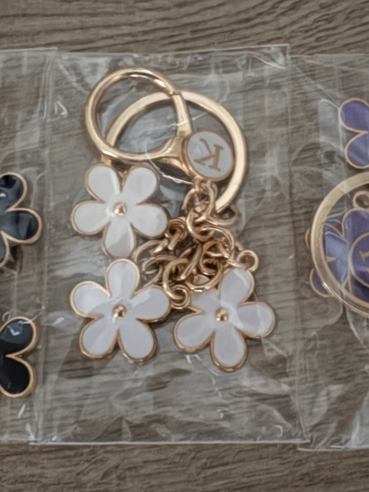 Lot de 3 porte-clés bijoux de sac fleurs – Noir, Blanc, Violet – NEUFS – Accessories 4