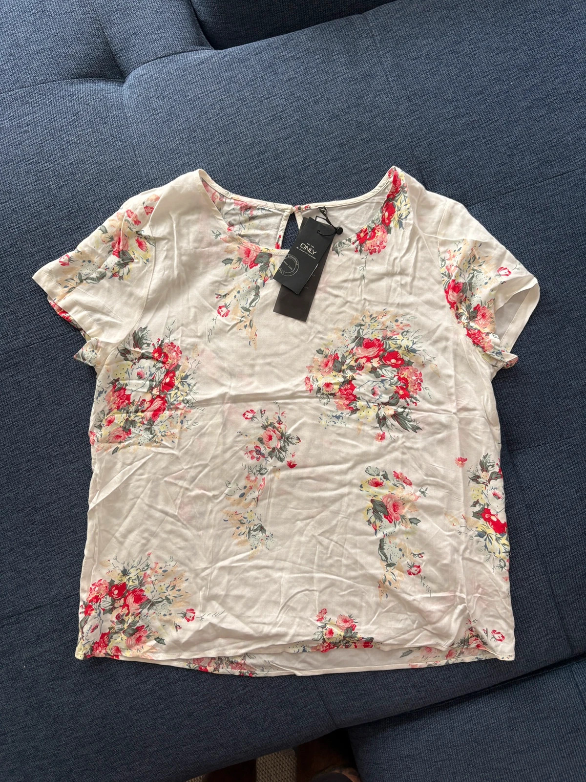 Top ONLY fleuri crème neuf avec étiquette taille 40 – ONLY – taille L / 40 / 12