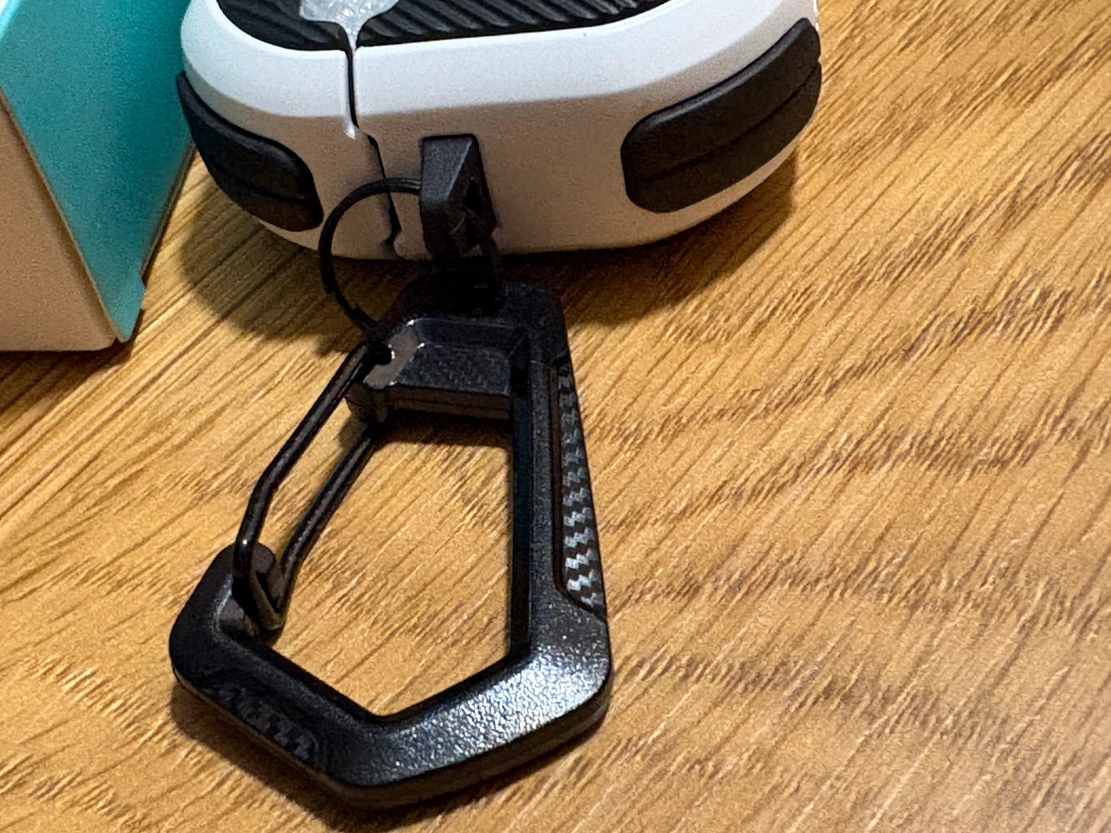 Étui AirPods Pro 2 noir/blanc avec mousqueton - Neuf – pzoz 3