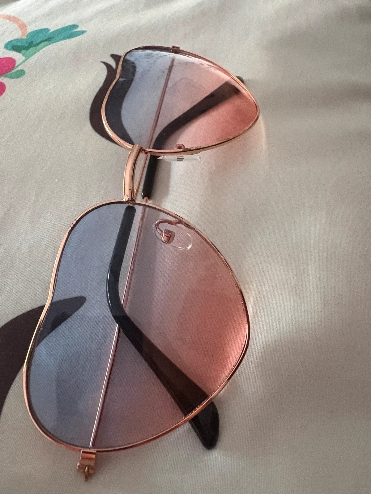 💕 Lunettes de Soleil Coeur - Monture Dorée - Verres Dégradés Bleu/Rose – Accessoires 2