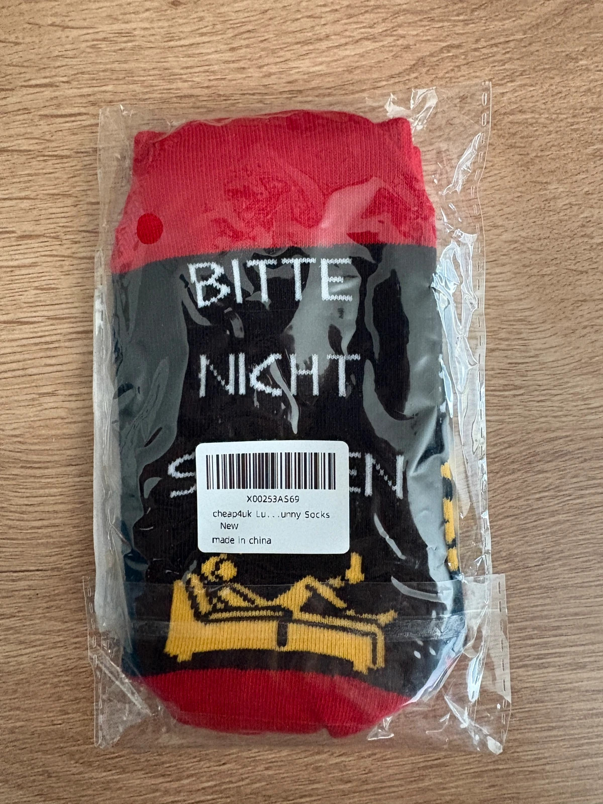 Chaussettes fantaisie “Bitte nicht stören” neuves - rouge/noir/jaune – Amazon – taille Taille unique 2