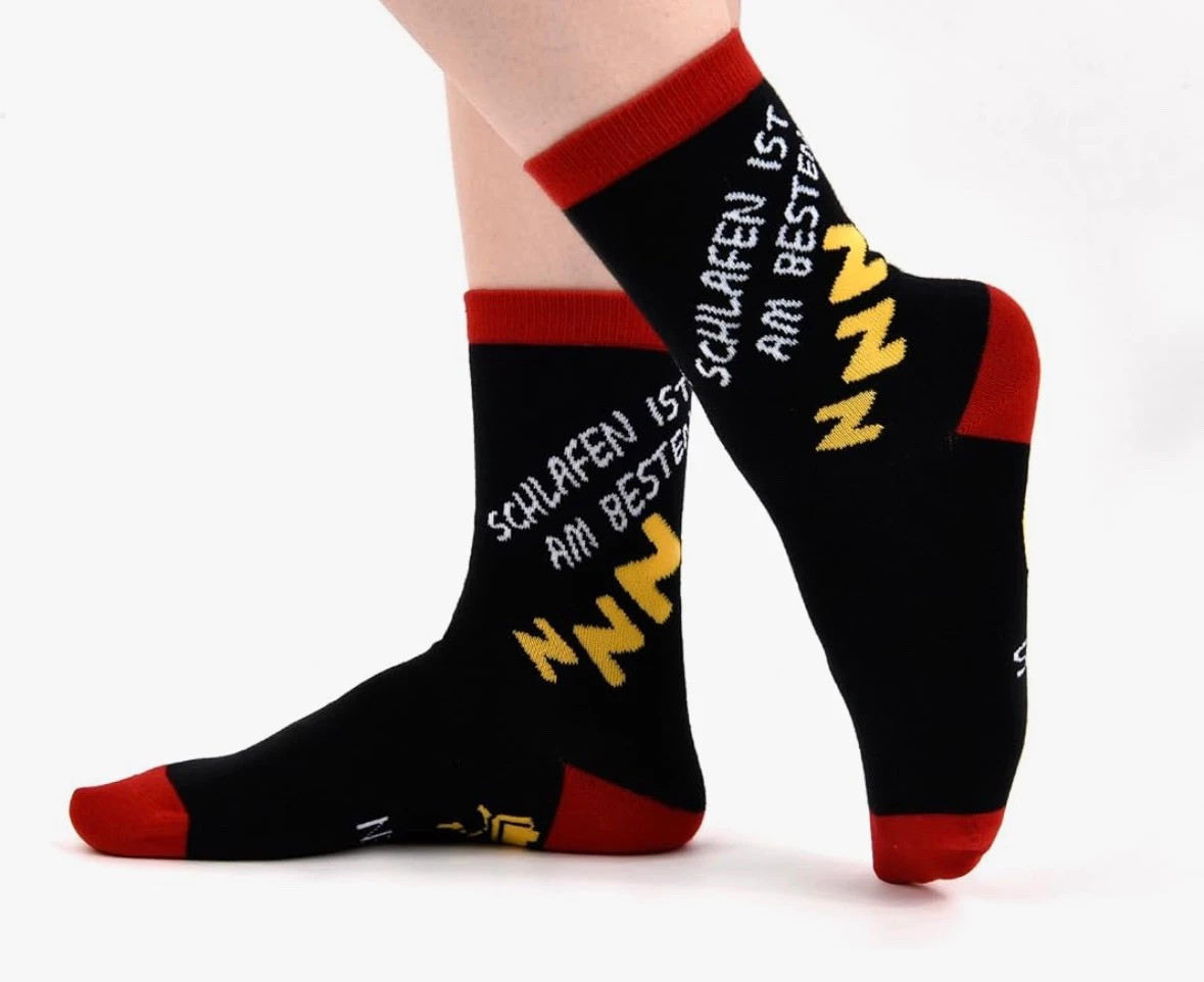 Chaussettes fantaisie “Bitte nicht stören” neuves - rouge/noir/jaune – Amazon – taille Taille unique 5