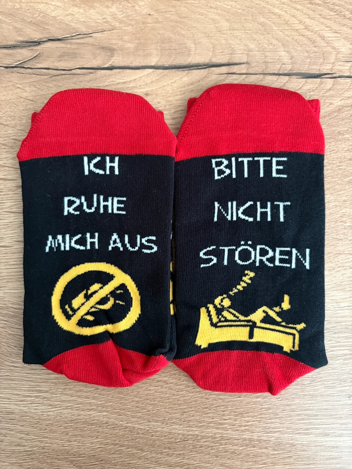 Chaussettes fantaisie “Bitte nicht stören” neuves - rouge/noir/jaune – Amazon – taille Taille unique 4