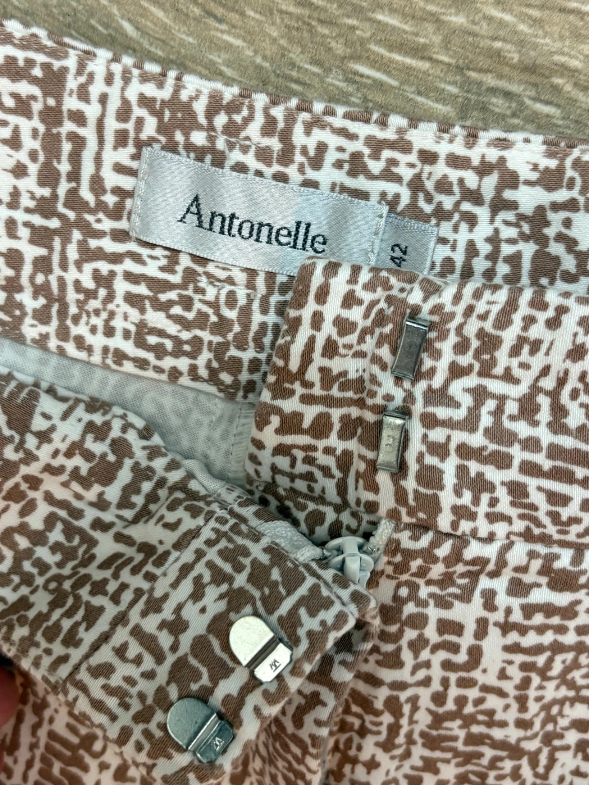 Pantalon Antonelle imprimé motif chiné taupe/blanc T42 – Antonelle – taille XL / 42 / 14 2