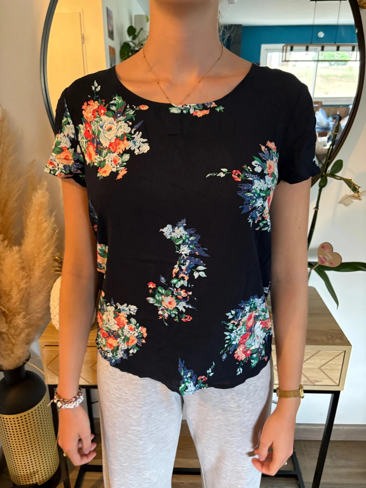 Top fleuri noir ONLY – Neuf avec étiquette - Taille 38 – ONLY – taille M / 38 / 10