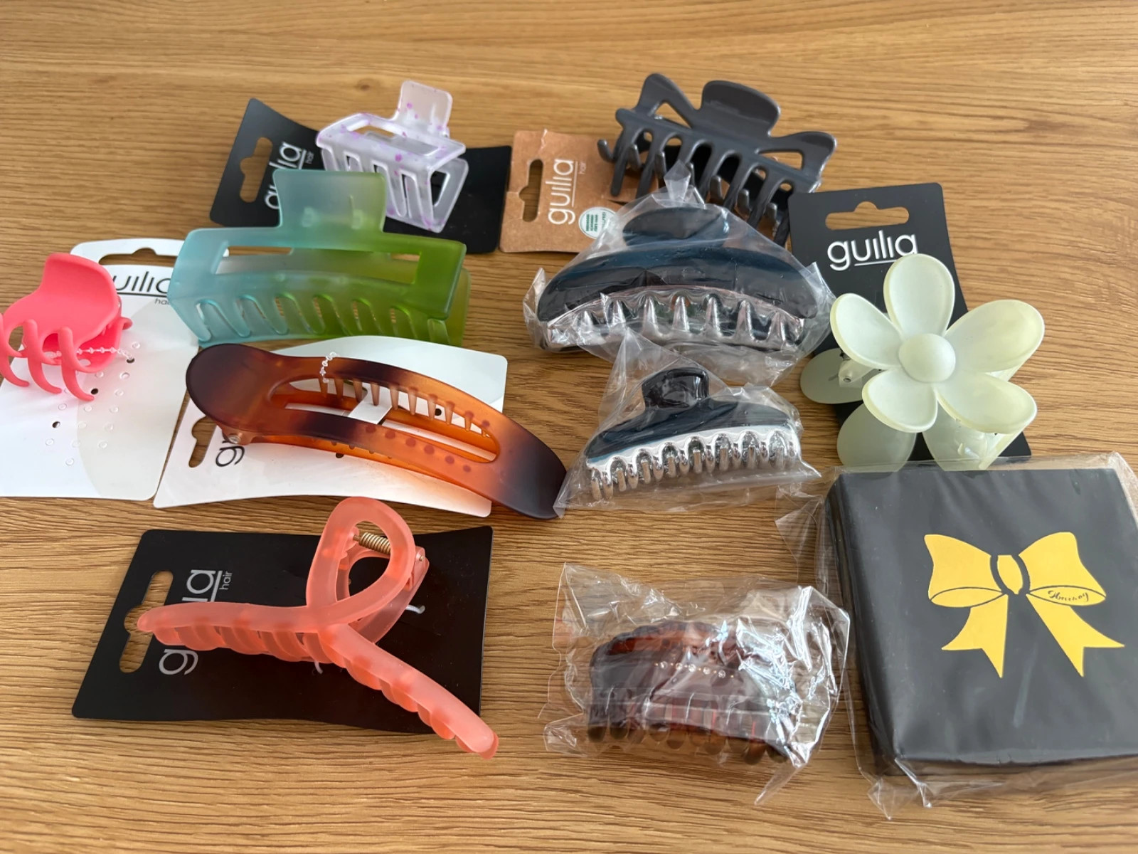 Lot de 10 Pinces à Cheveux Guilia Hair & Autres + Cadeau Surprise