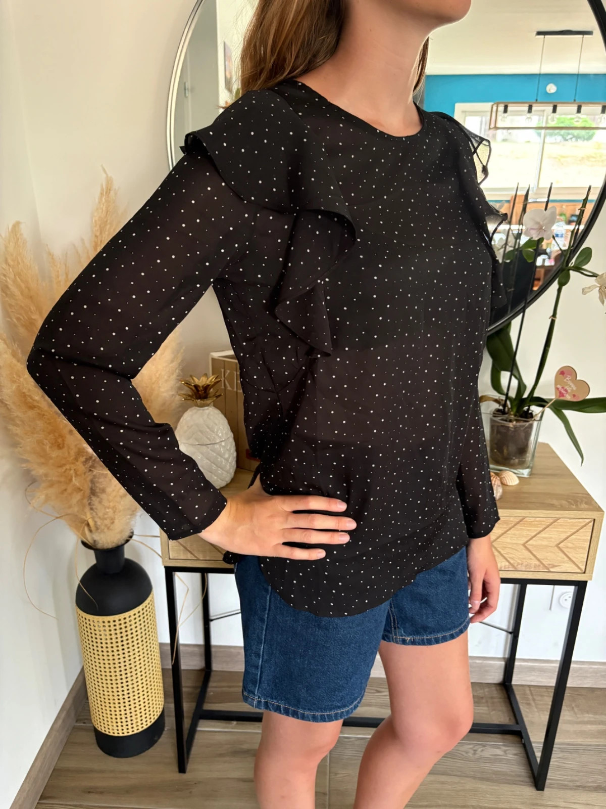 Chemise noire à pois blancs Holly Braken, volants épaule taille M