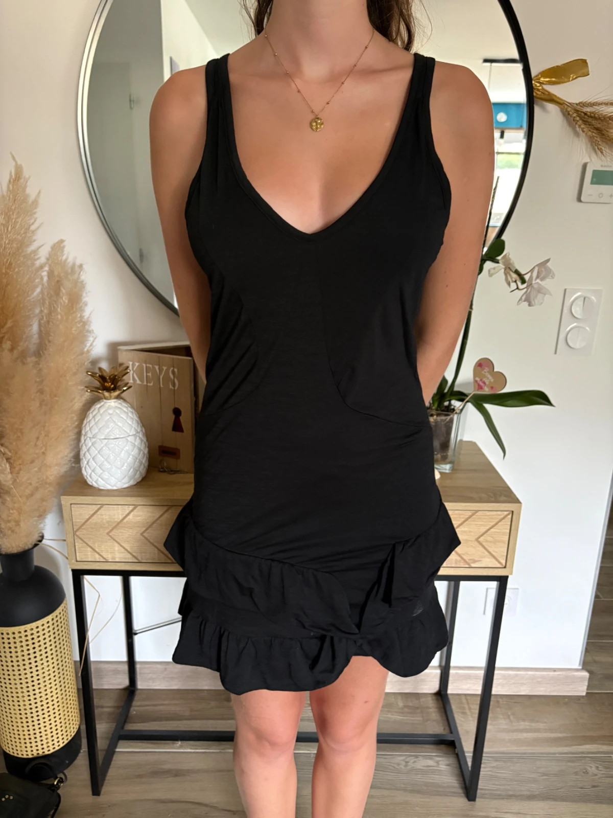 Robe noire Diesel décolleté V, finition volants Taille S