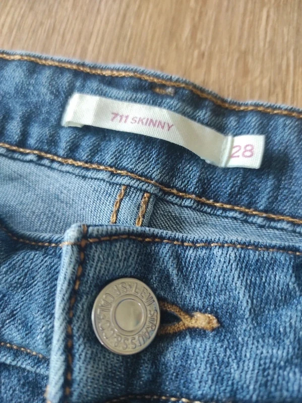 Jean LEVI'S 711 Skinny bleu clair, taille 28 – Levi's – taille M / 38 / 10 3