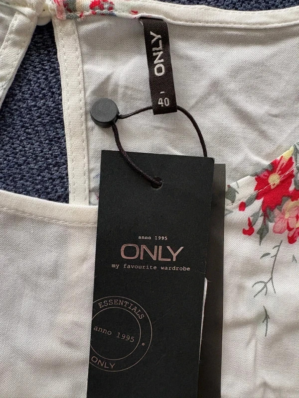 Top ONLY fleuri crème neuf avec étiquette taille 40 – ONLY – taille L / 40 / 12 2