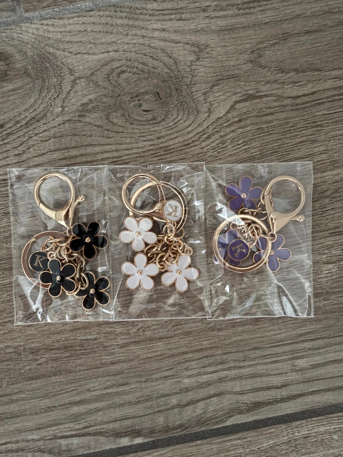 Lot de 3 porte-clés bijoux de sac fleurs – Noir, Blanc, Violet – NEUFS