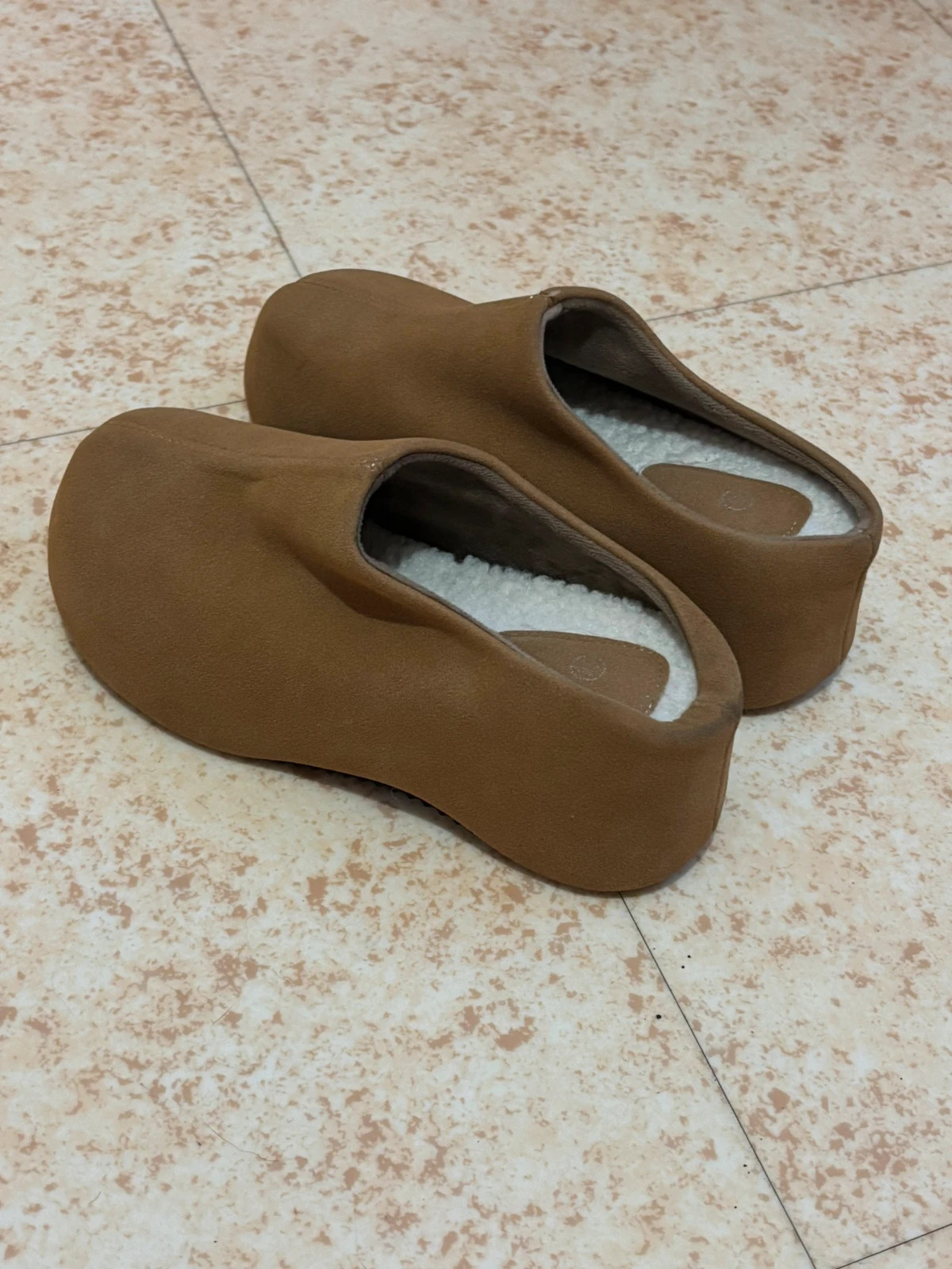 Mules ouverte à plateforme en daim – taille 37 3