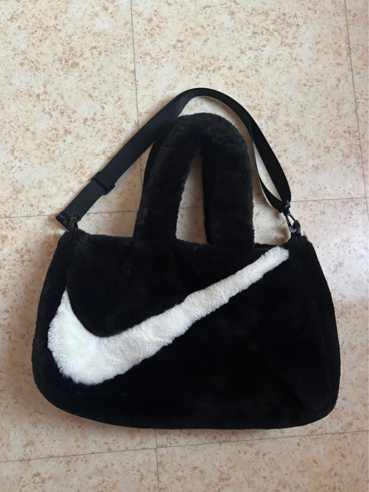 Sac Nike fausse fourrure femme