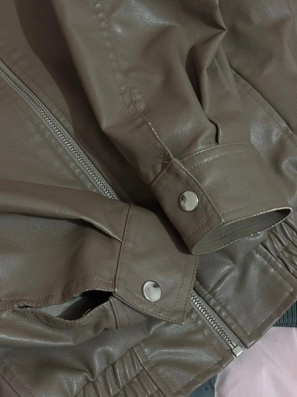 Blouson en faux cuir – sans marque – taille S 4