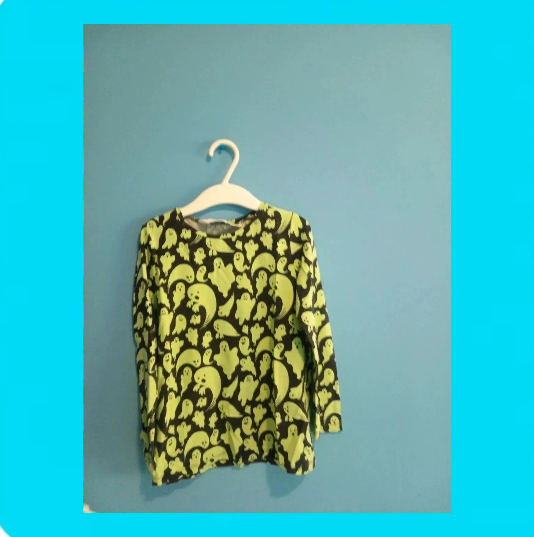 🩵 Preciosa Camiseta Estampado Fantasma 🩵 🩵 – H&M – taille 5 ans / 110 cm 2