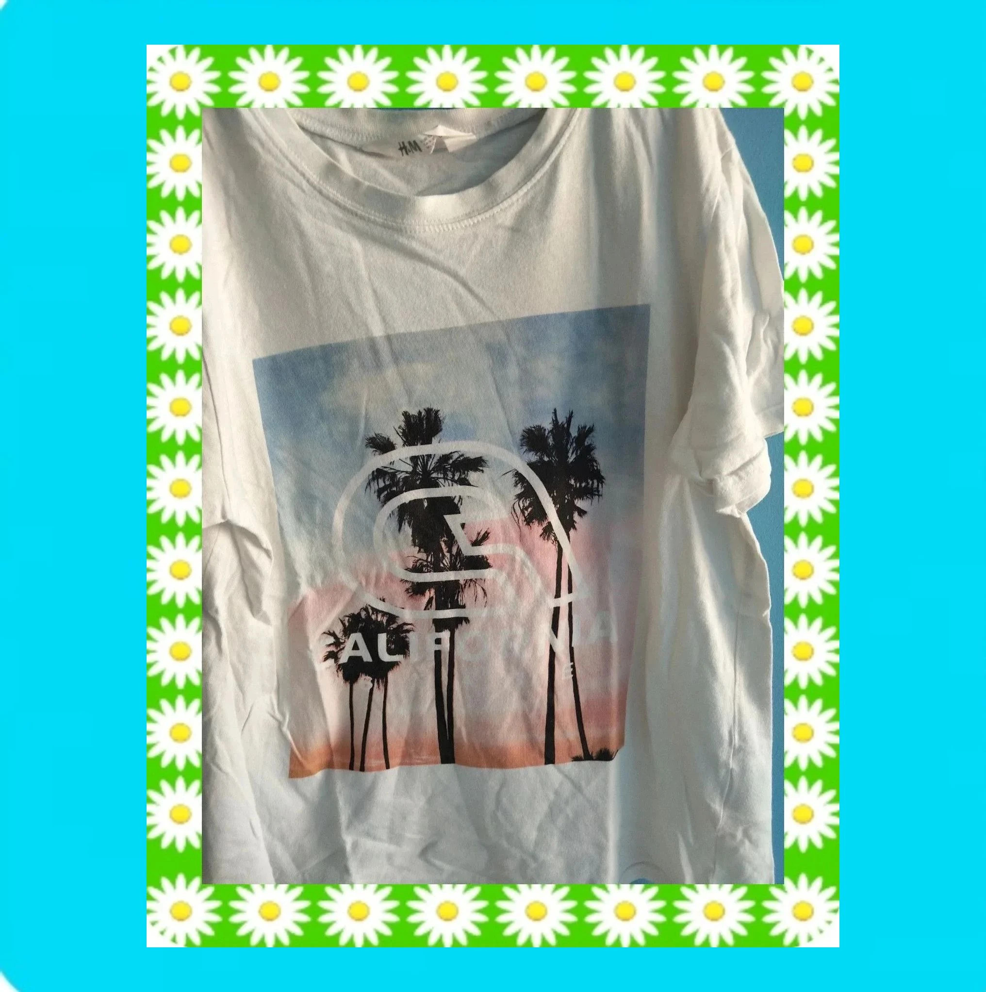 🩵 Bonita Camiseta Niño Estampada 🩵 – H&M – taille 9 ans / 134 cm 2