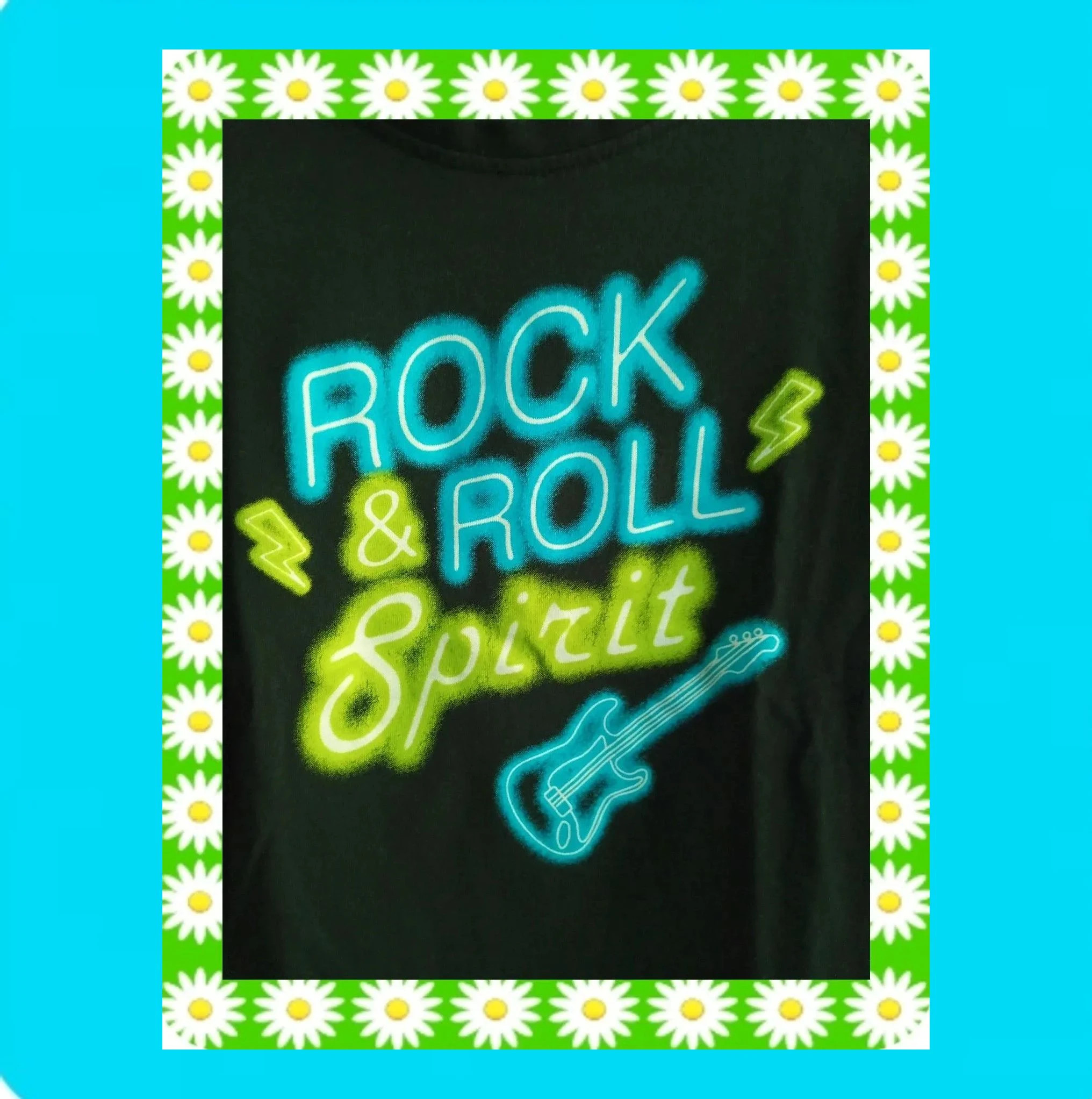 🩵 Bonita Camiseta Niño Rock&Roll 🩵 – Kiabi – taille 4 ans / 104 cm 3