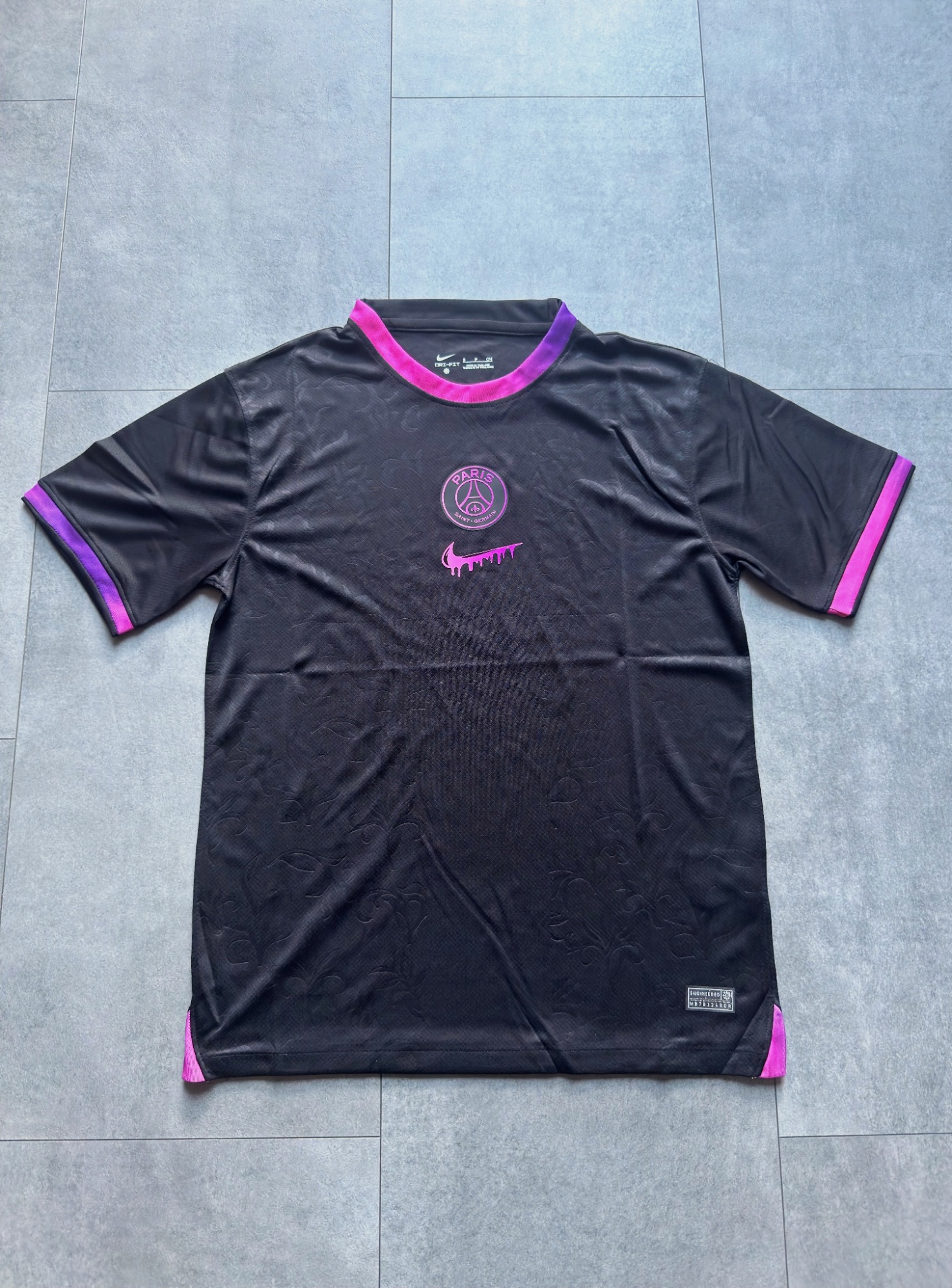 Maillot concept psg noir et rose fuschia taille S homme neuf avec étiquette 