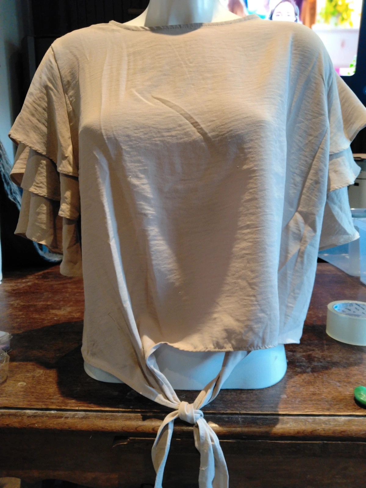 Blouse plissée beige à volants Acos