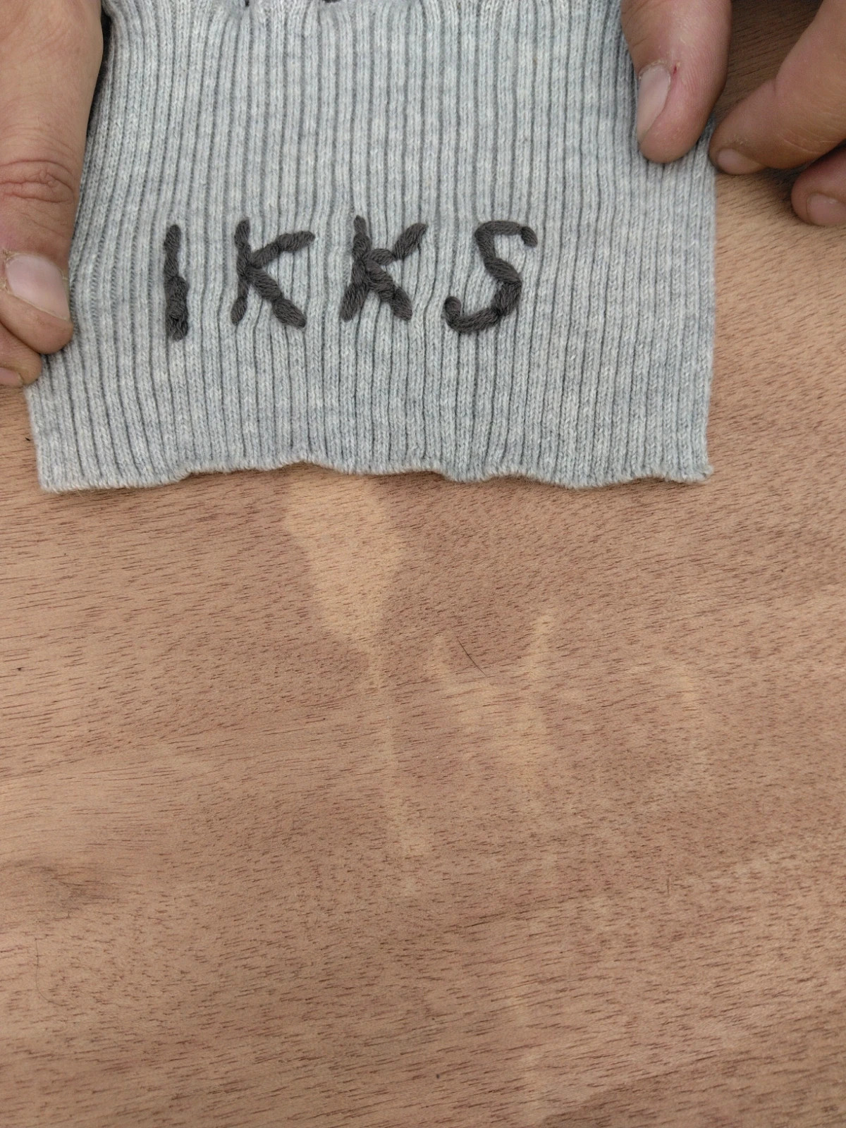 Écharpe en maille grise à motifs graphiques IKKS – IKKS 2