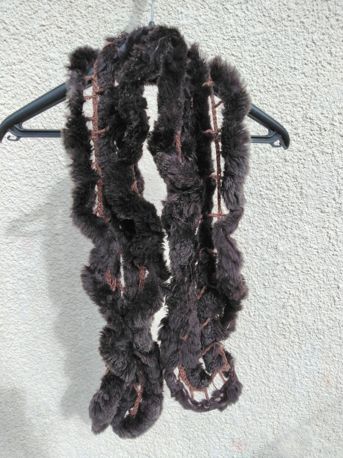 Écharpe fantaisie effet fausse fourrure / chenille marron chocolat