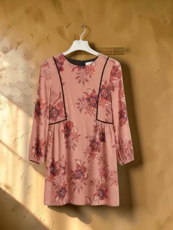 Vestido corto floral y detalles negros Zara M – Zara – taille M / 38 / 10