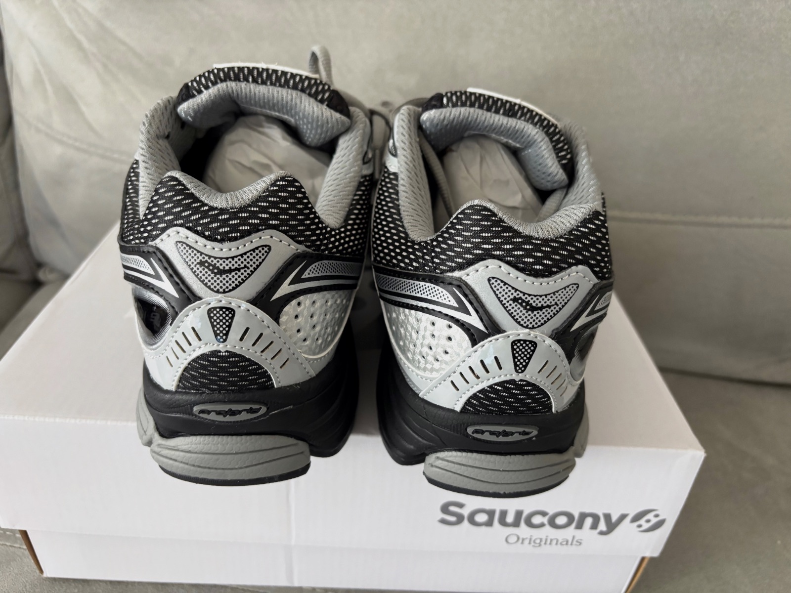 Baskets Saucony ProGrid Omni 9 noires et gris – Saucony – taille EU 42 4
