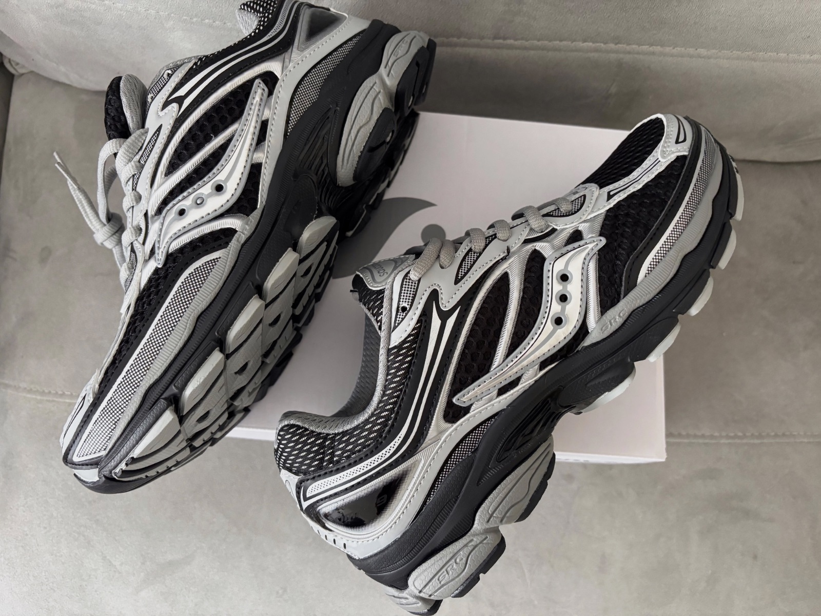 Baskets Saucony ProGrid Omni 9 noires et gris – Saucony – taille EU 42 2